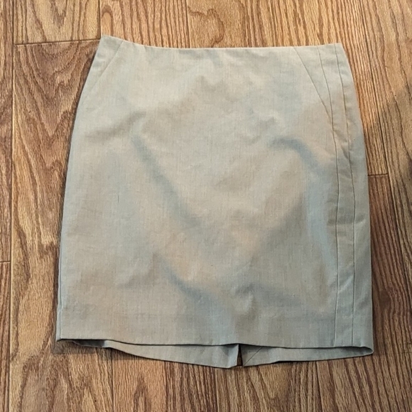 The Limited tan pencil skirt, size 8 - Picture 1 of 2